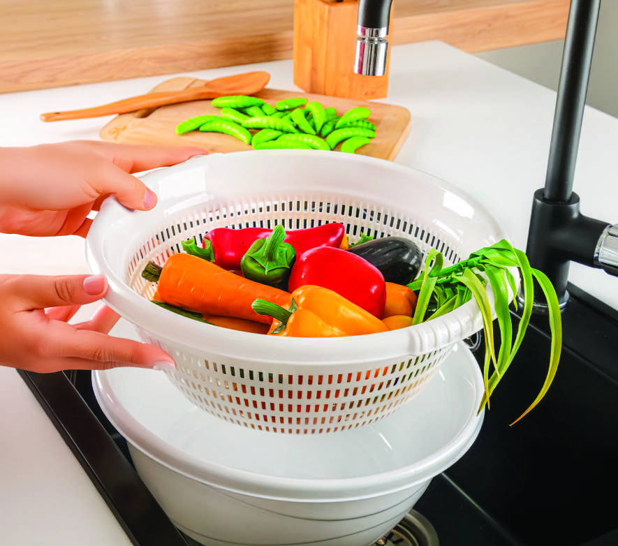 No 3 Colored Basin with Strainer
